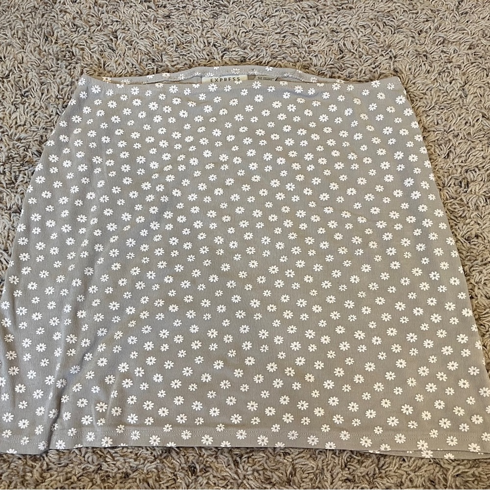 Y2K Express Tricot Flower skirt, Women’s size S perfect for any summer day!